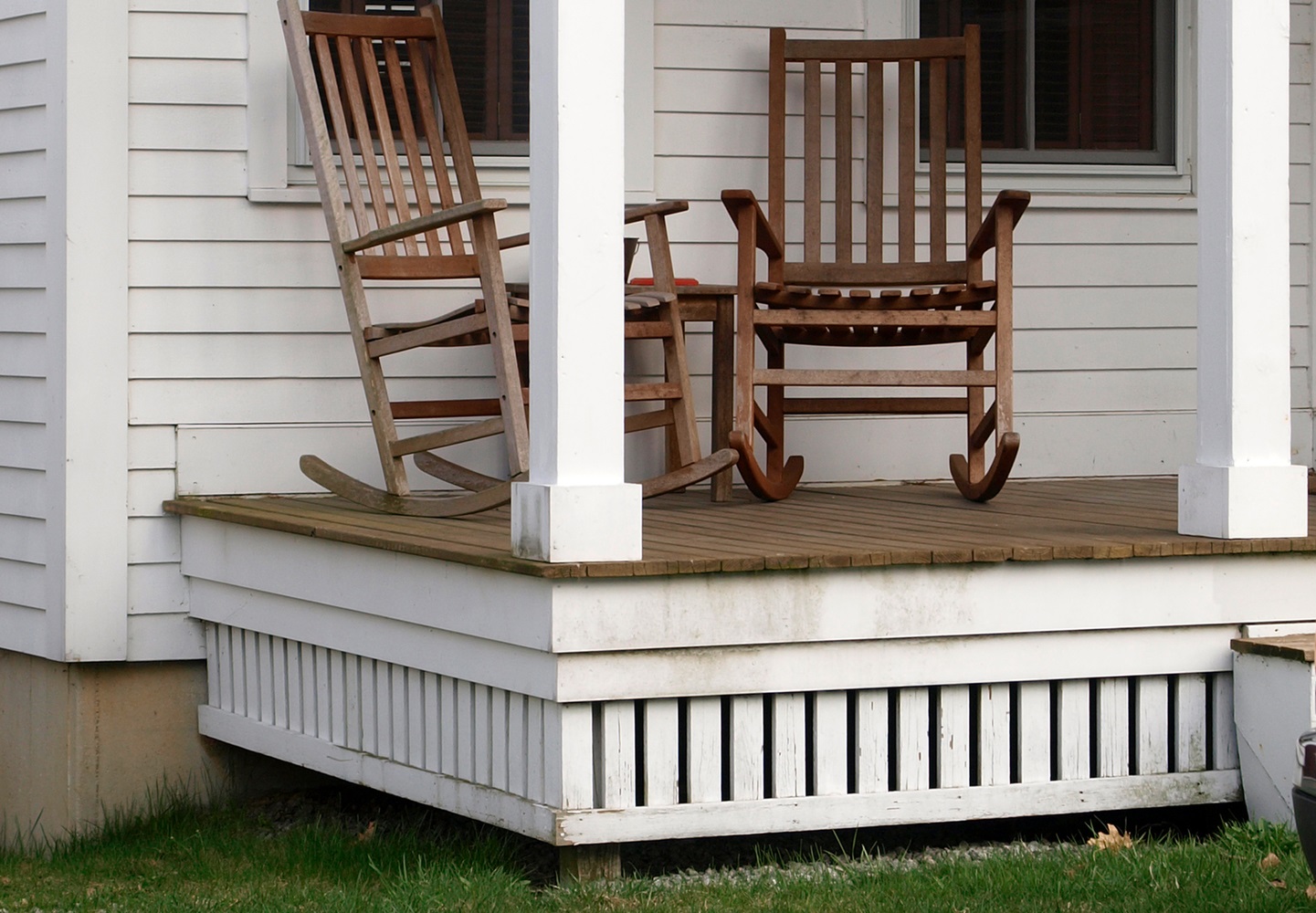 Easy DIY Guide to Skirting Your Porch or Deck - House Tipster