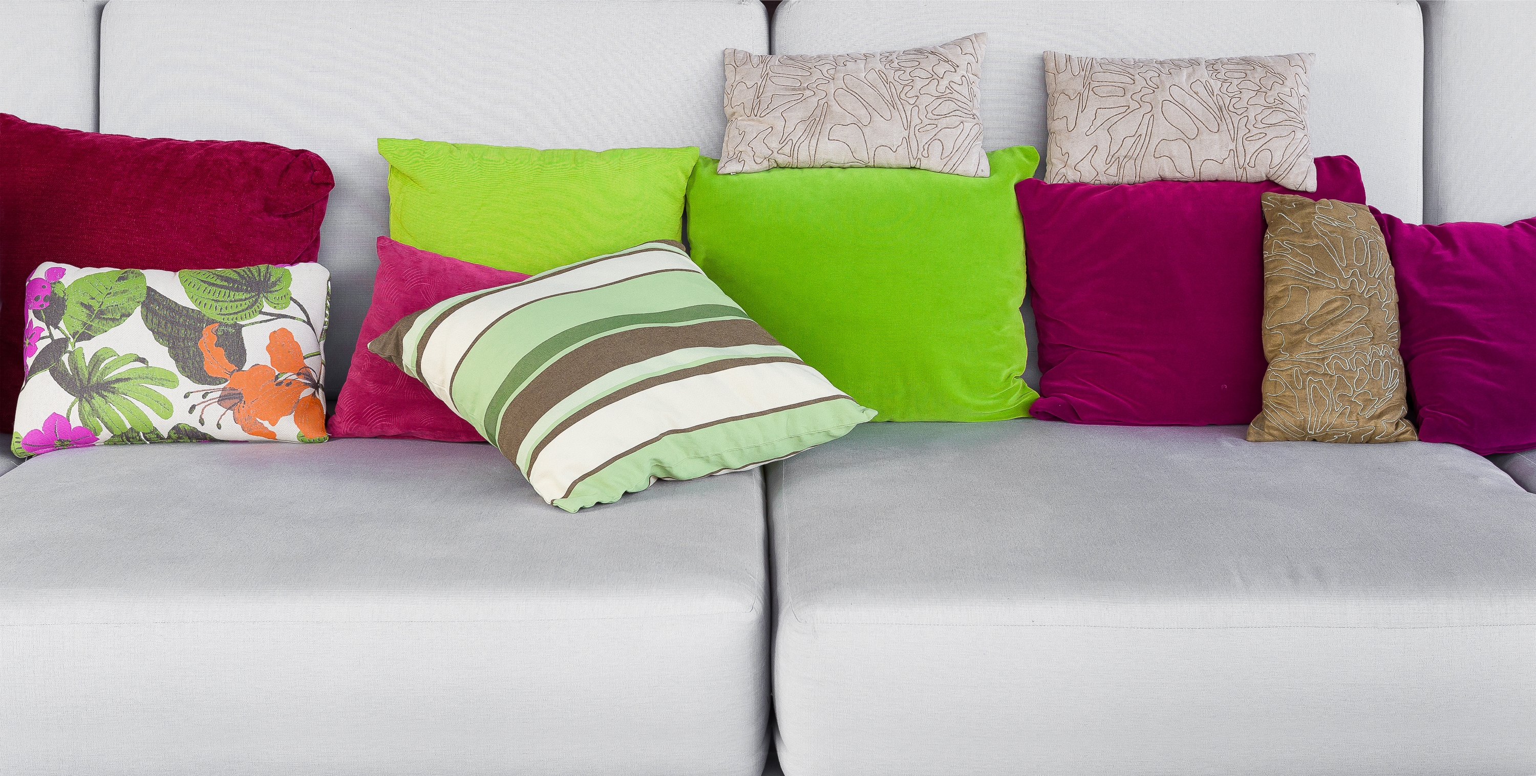 No-Fail Recipes for Artfully Arranging Your Sofa Pillows
