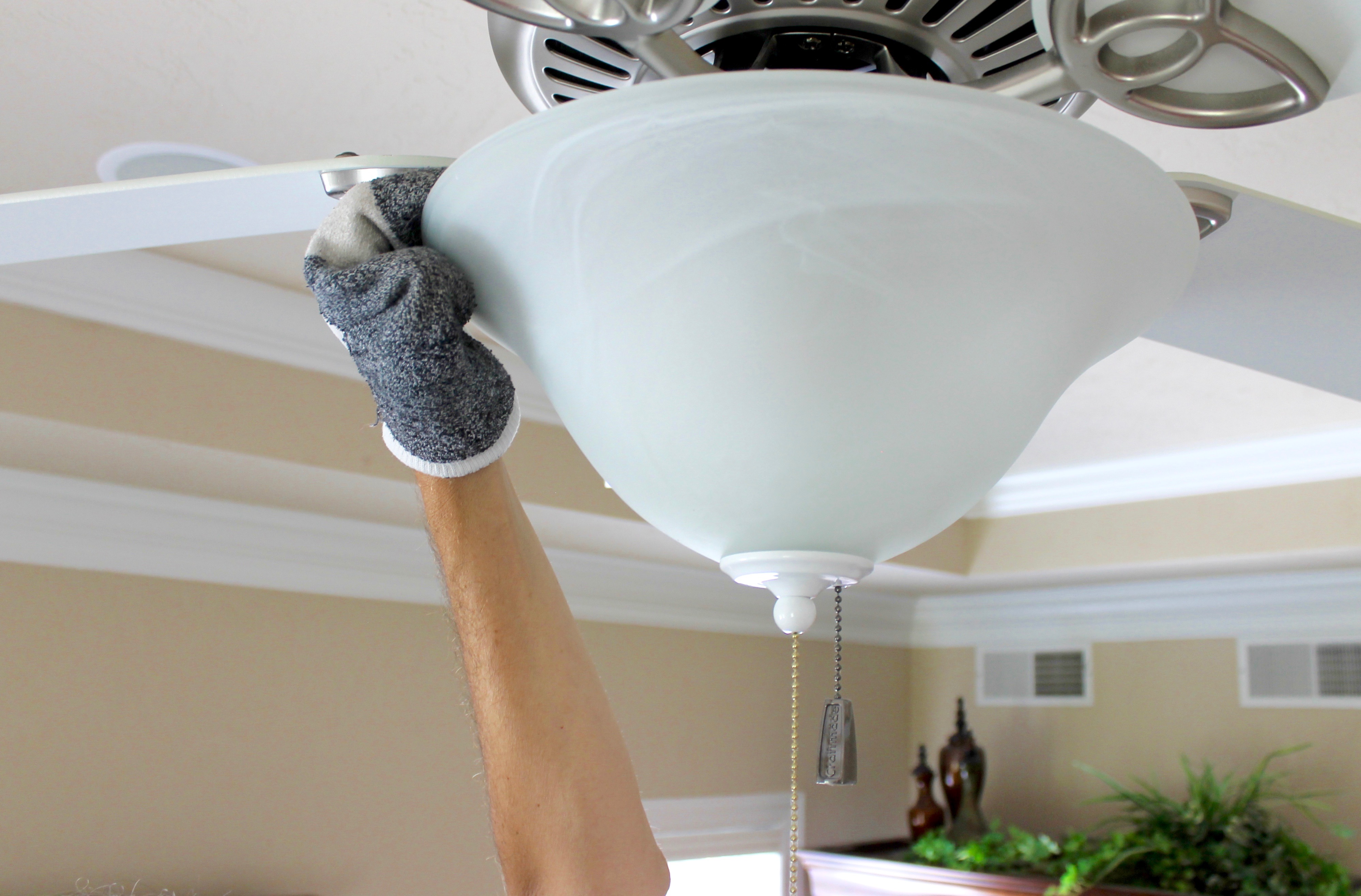 Dust Your Fan Without Mess 3 Clever Hacks House Tipster
